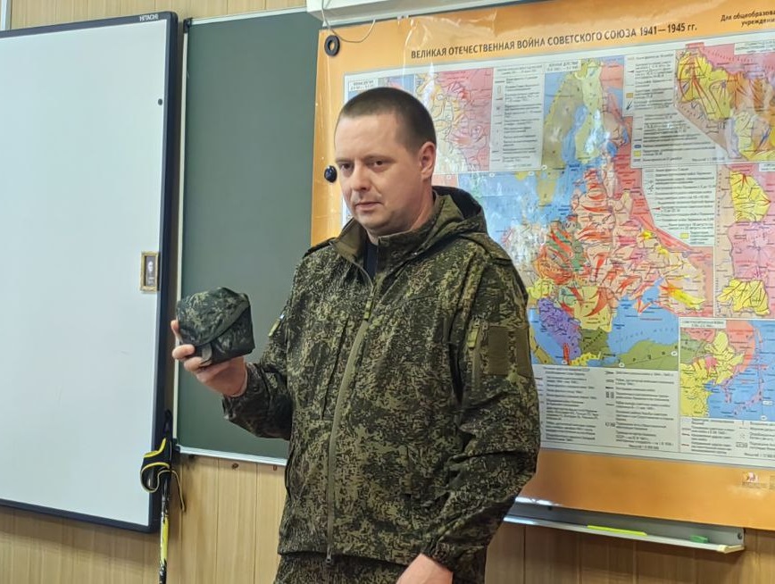 УРОК МУЖЕСТВА С УЧАСТНИКОМ СВО .